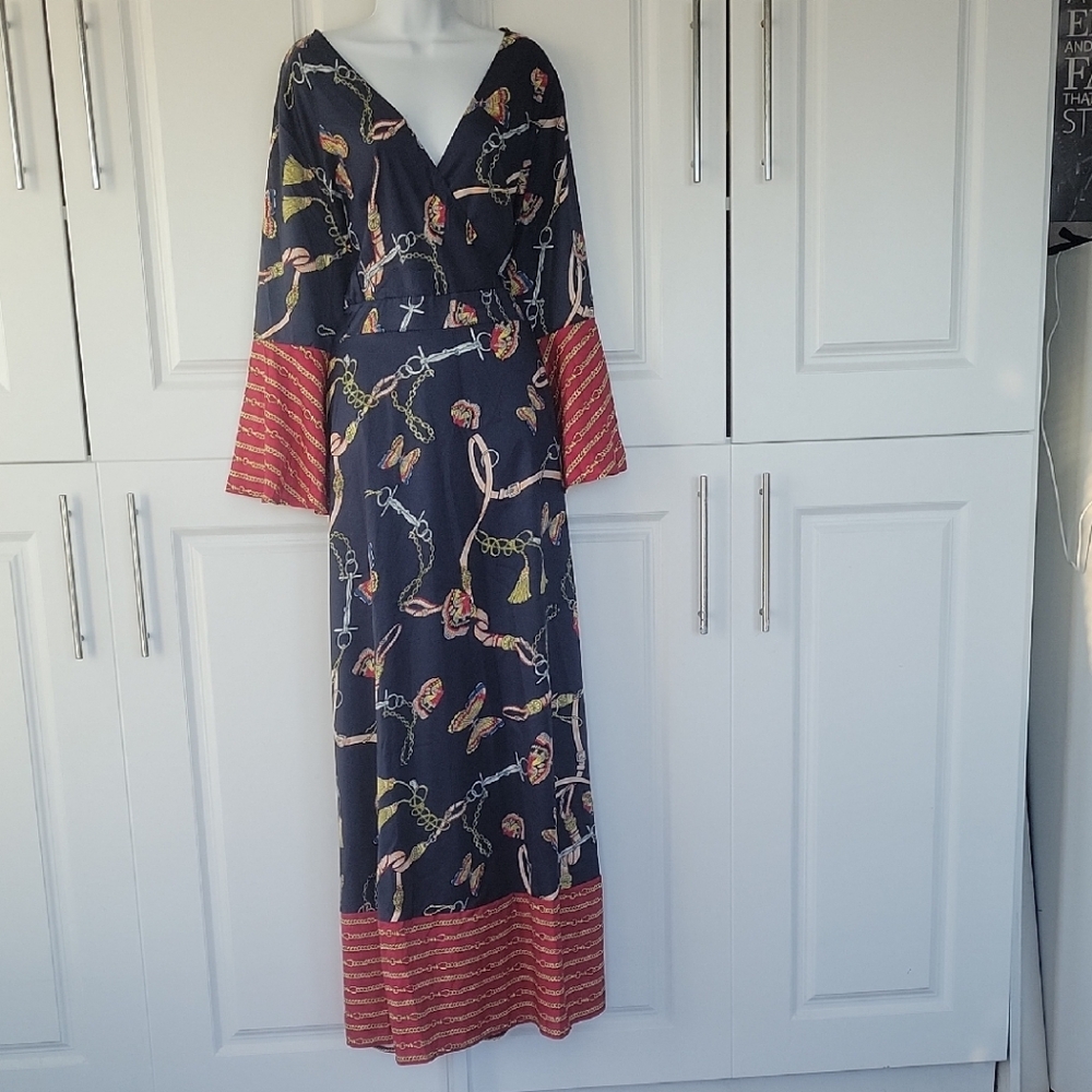 Chic Long Sleeve Maxi Dress with Red Accents